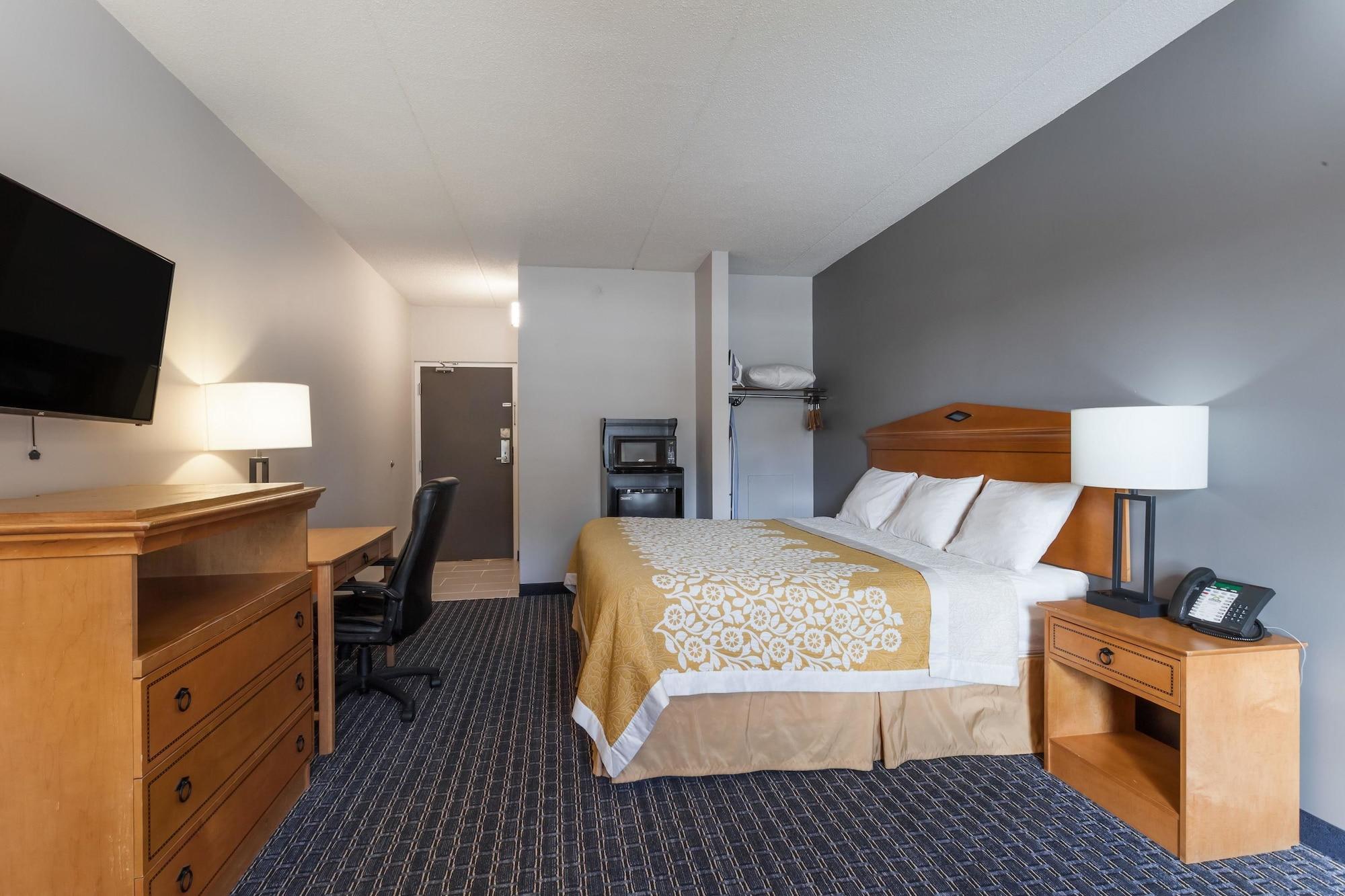 Days & By Wyndham Lancaster Amish Country 3*