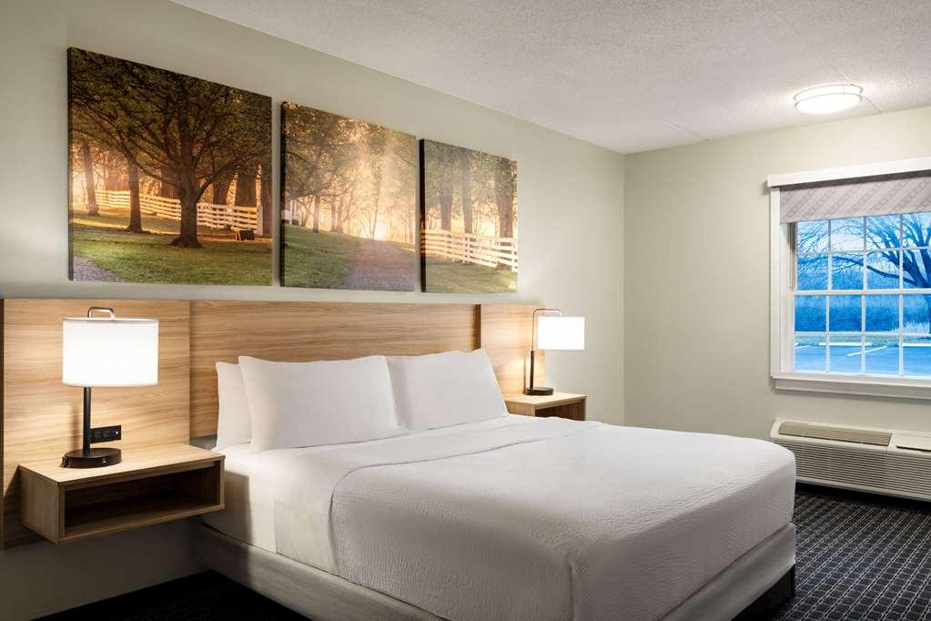 Days & By Wyndham Lancaster Amish Country Hotel Mountville