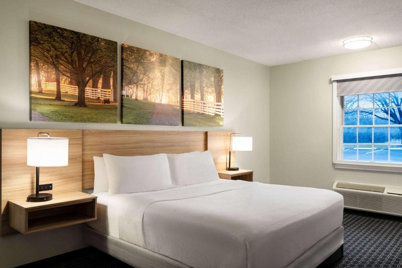 Hotel Days & By Wyndham Lancaster Amish Country
