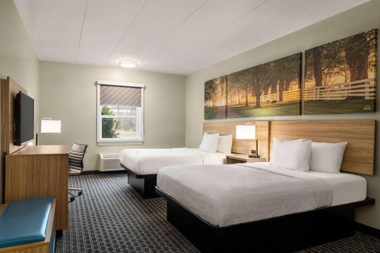 Days & By Wyndham Lancaster Amish Country Hotel 3*