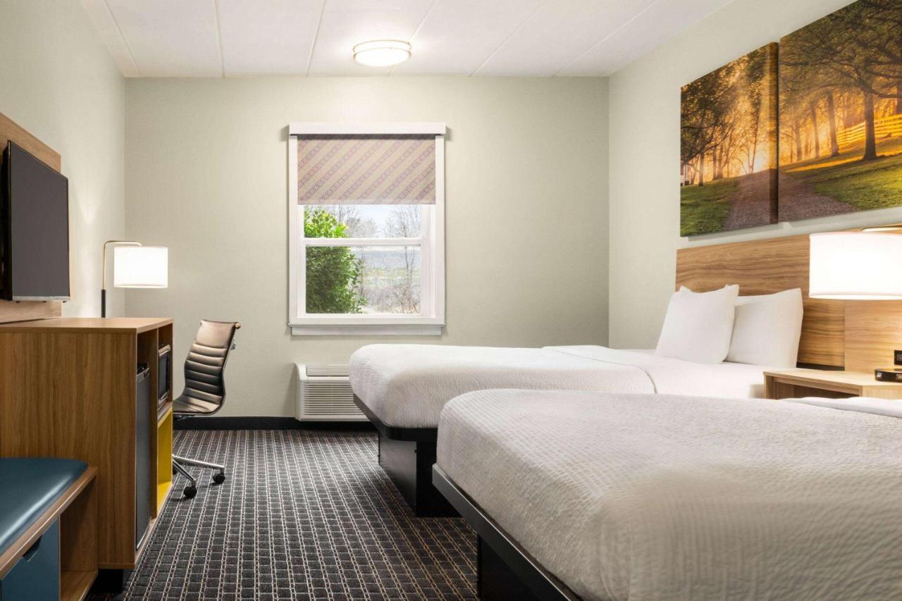 Days & By Wyndham Lancaster Amish Country Hotel Mountville