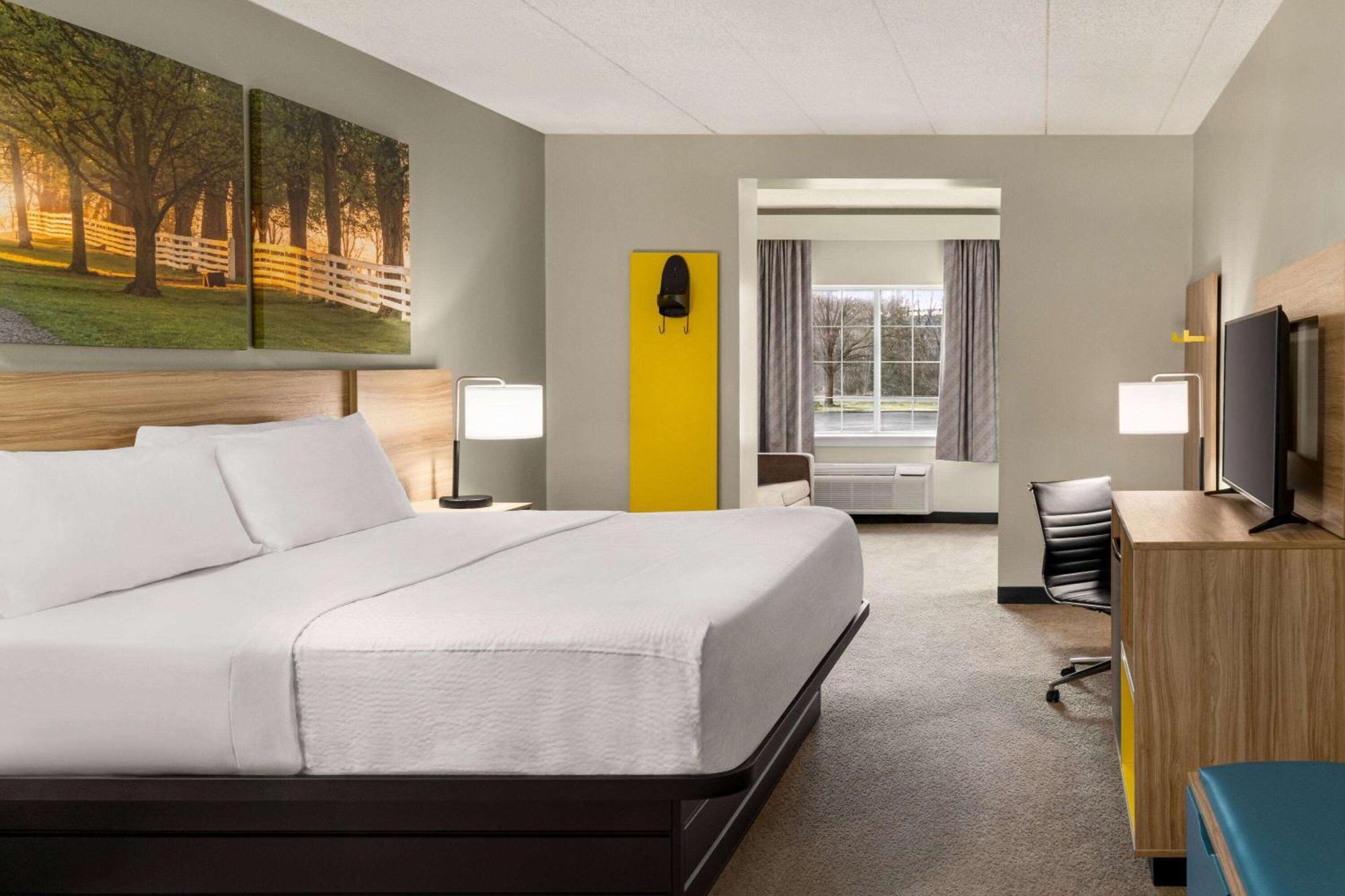 Days & By Wyndham Lancaster Amish Country Hotel