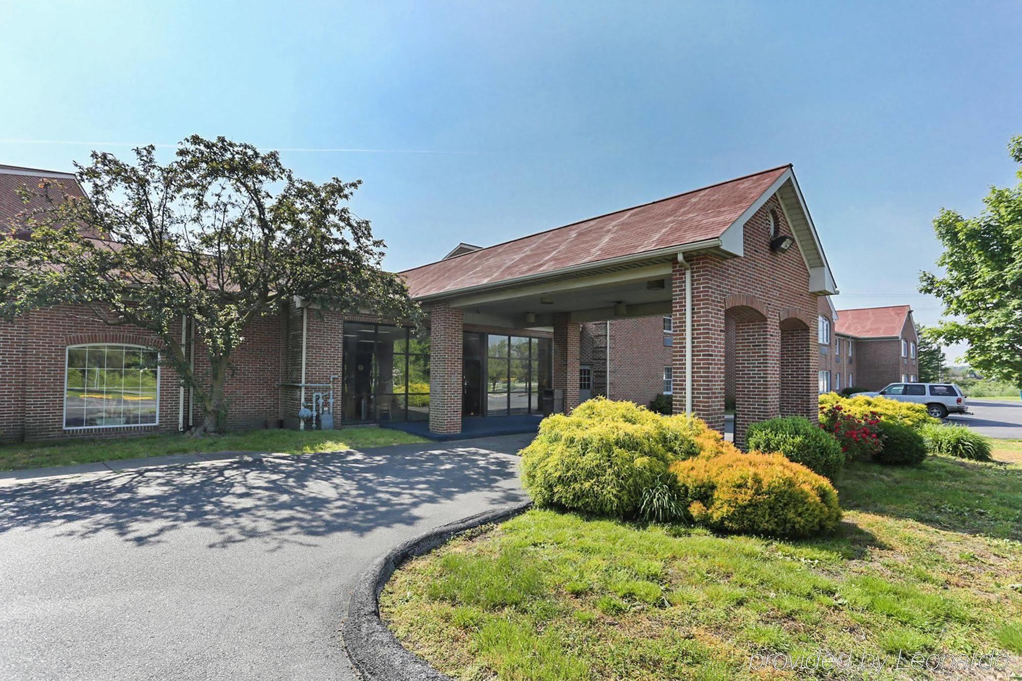Days & By Wyndham Lancaster Amish Country Hotel