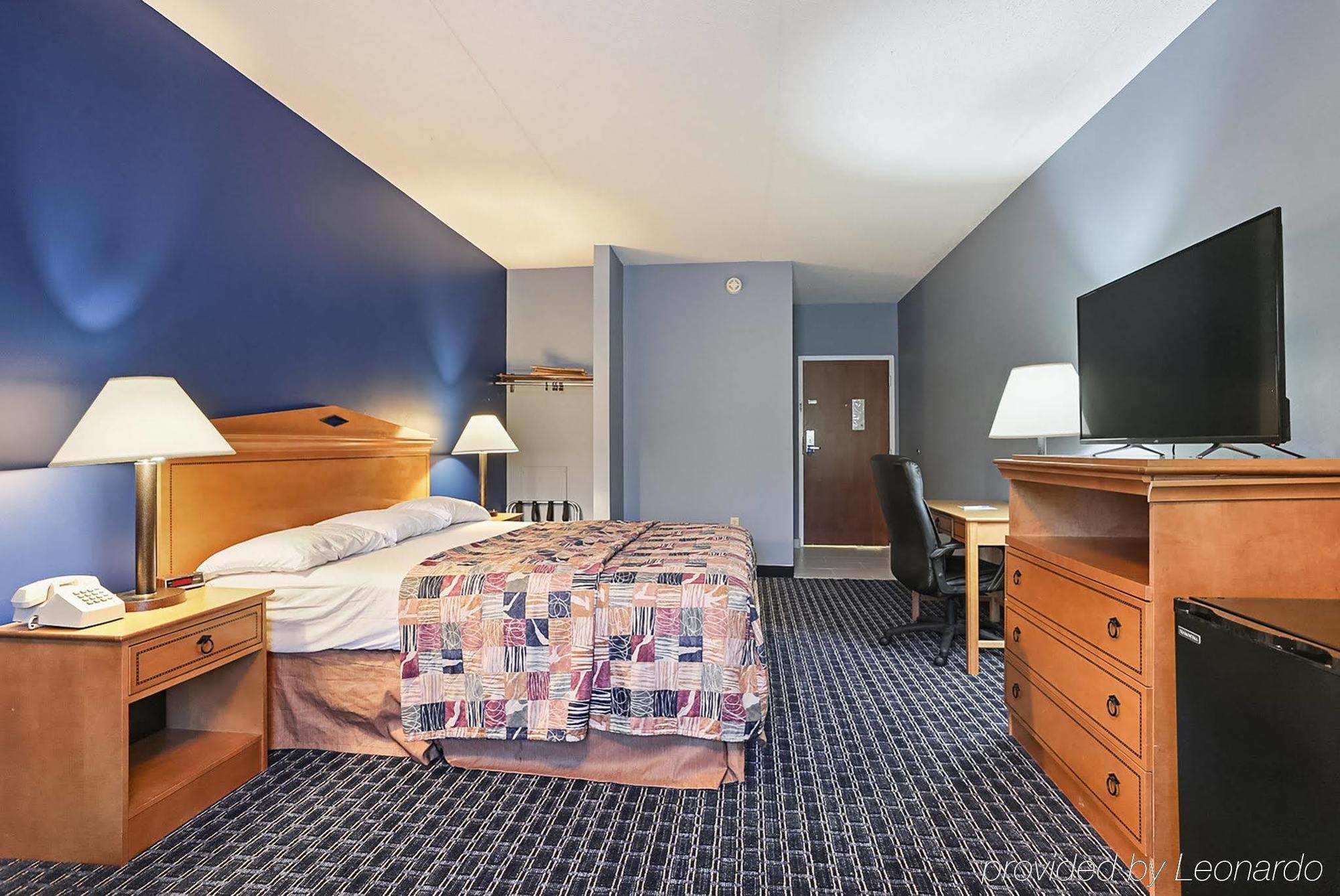 Hotel Days & By Wyndham Lancaster Amish Country